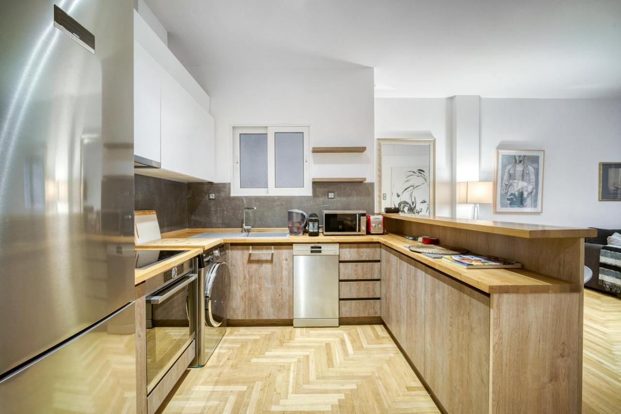 Delightful Stylish Two Bedroom Condo In Hip Area Of Central Athena Bagian luar foto