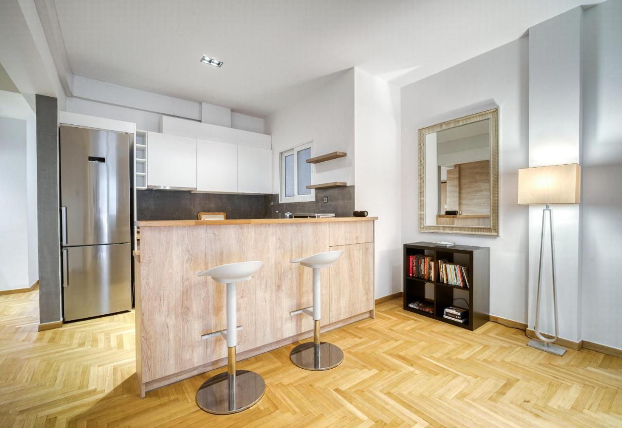 Delightful Stylish Two Bedroom Condo In Hip Area Of Central Athena Bagian luar foto