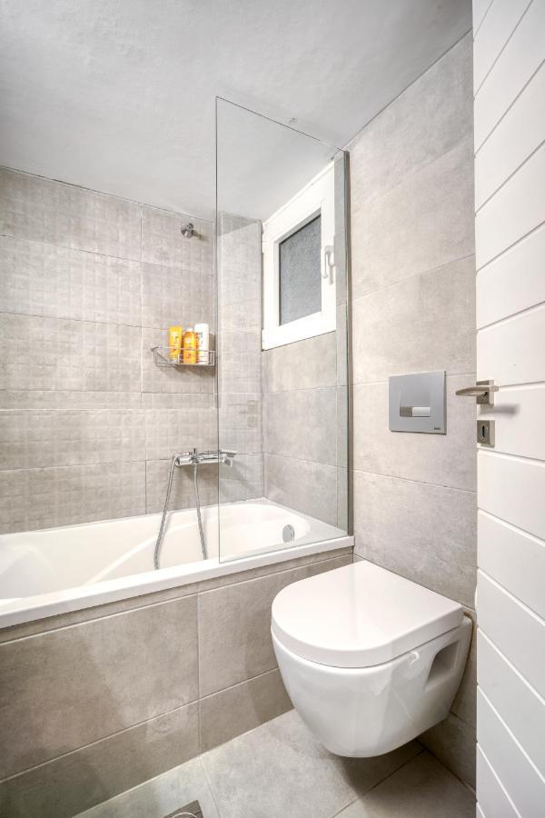 Delightful Stylish Two Bedroom Condo In Hip Area Of Central Athena Bagian luar foto