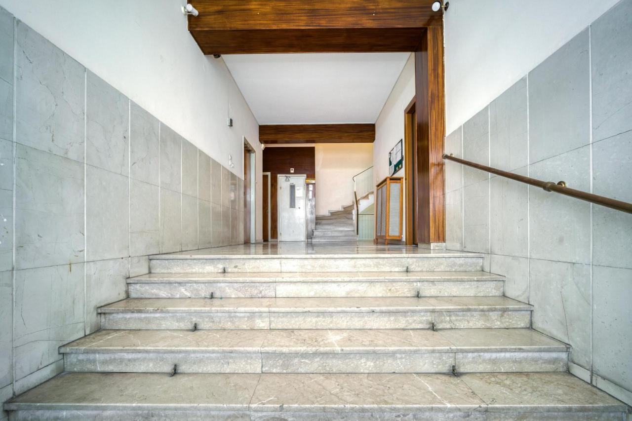 Delightful Stylish Two Bedroom Condo In Hip Area Of Central Athena Bagian luar foto
